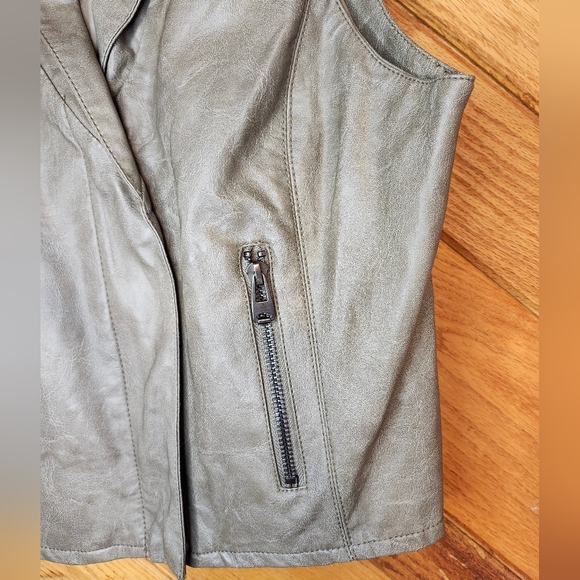 Be By Blanc Noir medium faux leather light gray vest - Picture 6 of 14